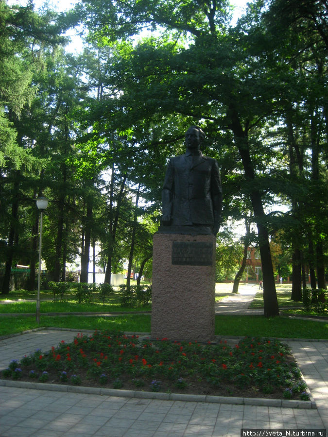 Памятник революционеру-большевику ВМ.Загорскому Сергиев Посад, Россия