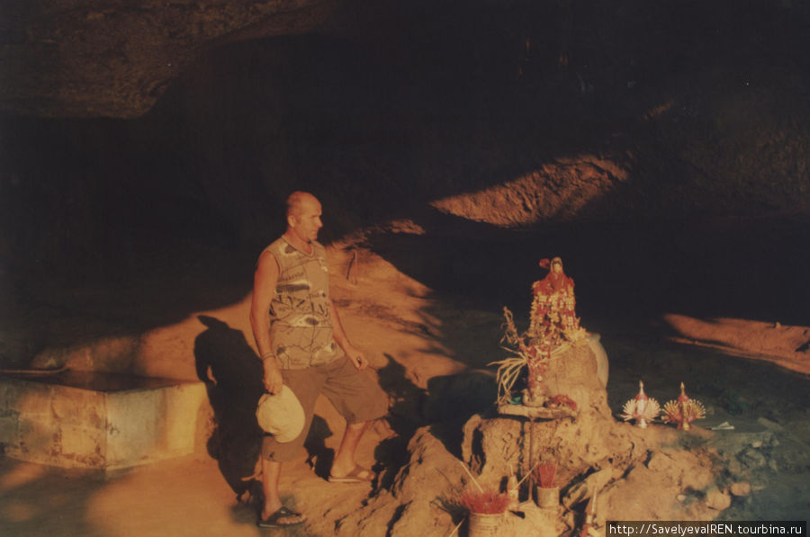 В пещере Будды. Таиланд