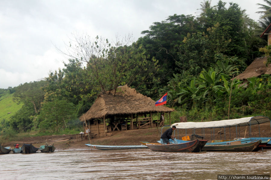 На лодке к водопаду Тад Сэ Провинция Луангпрабанг, Лаос