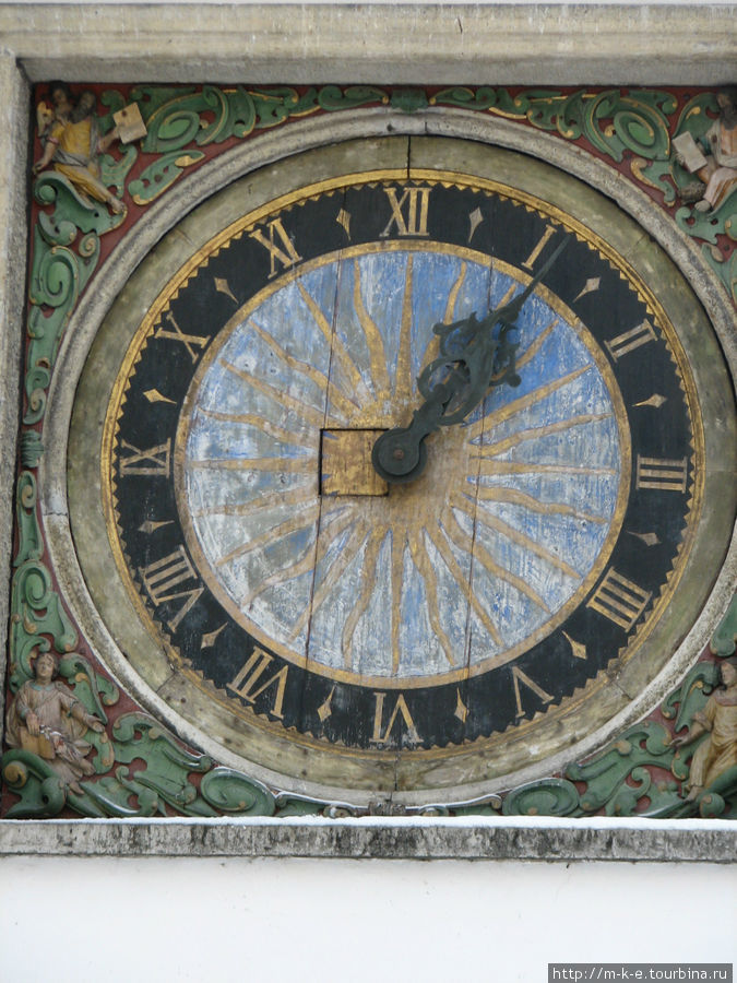 Часы на церкви Пюхавайму 