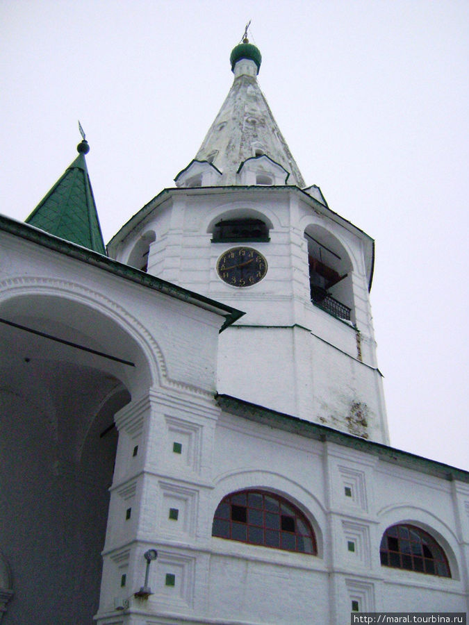 В церкви, расположенной в нижнем ярусе колокольни, находится «Иорданская сень» — единственная сохранившаяся в России Суздаль, Россия