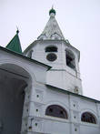 В церкви, расположенной в нижнем ярусе колокольни, находится «Иорданская сень» — единственная сохранившаяся в России