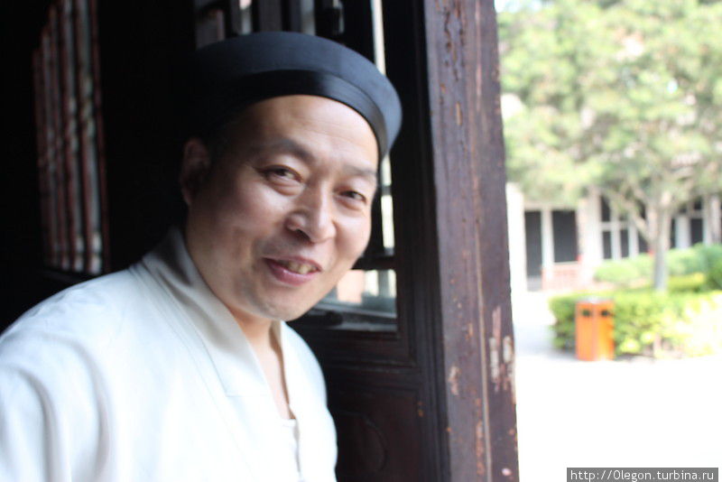 Многие даоские и конфуцианские монахи фотографироваться не любят, этот почти исключение Сиань, Китай