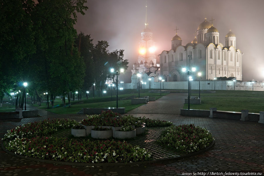 Вид на Успенский собор из сквера Пушкина Владимир, Россия