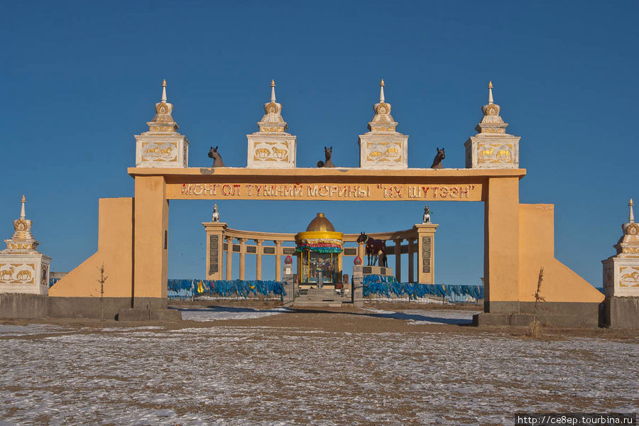 По сути уже кладбище Увэр-Хангайский аймак, Монголия