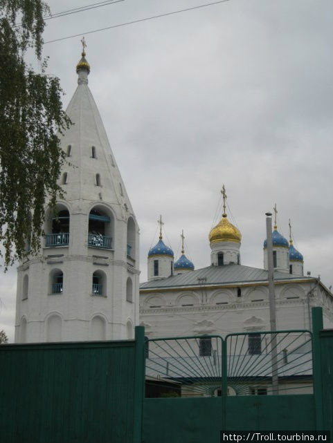 Все бы хорошо, но вот эта совершенно режимная решетка портит весь вид Чебоксары, Россия