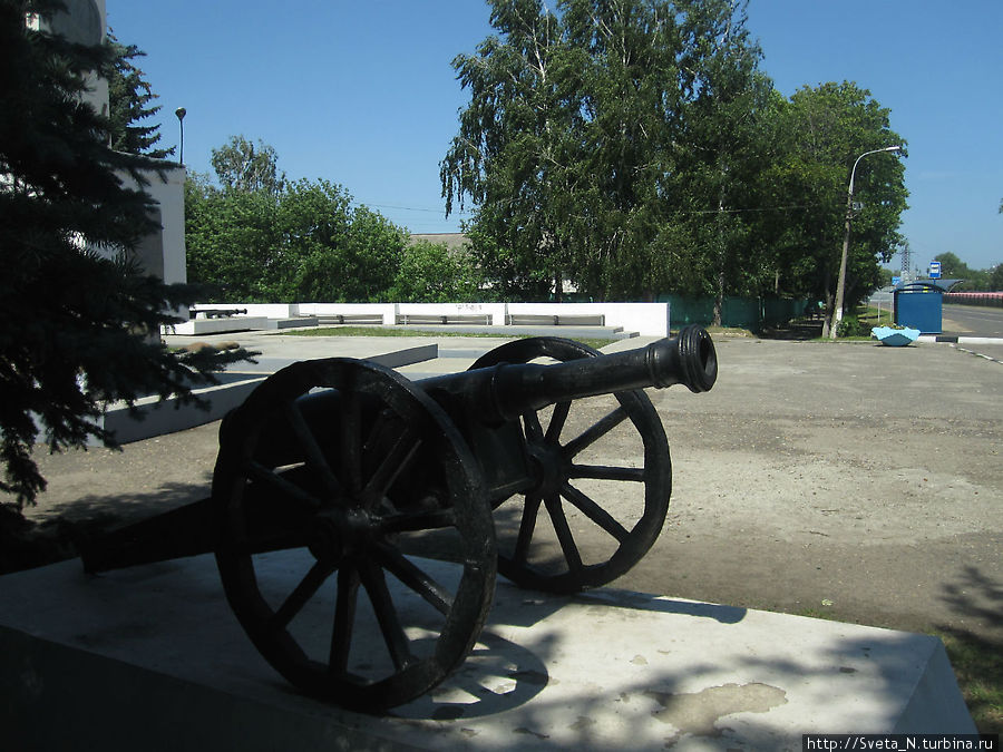 мемориал на площади Урицкого в честь воинов 140-го Зарайского пехотного полка