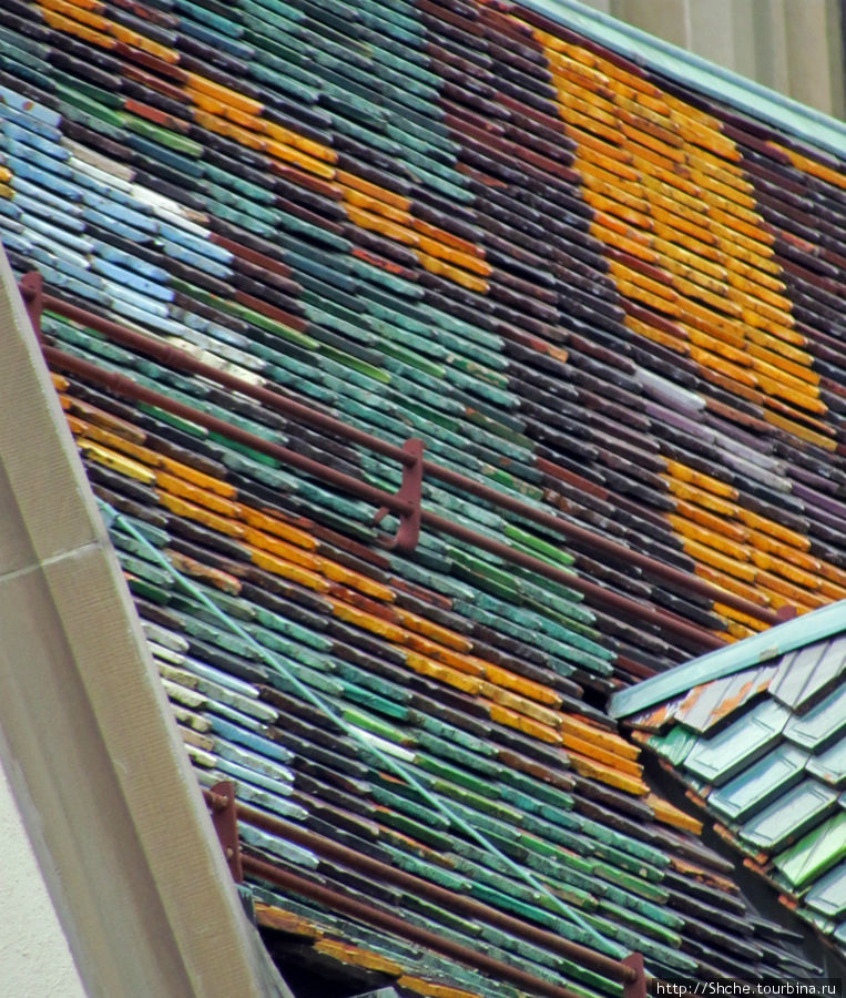 Черепица на крыше собора св. Лауренца Санкт-Галлен, Швейцария