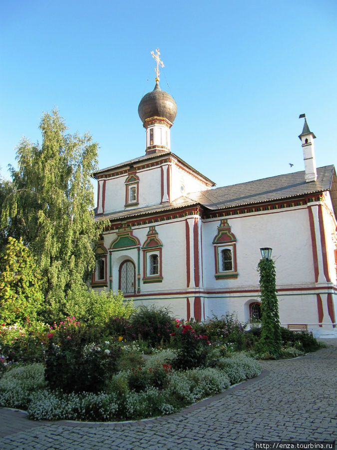 Троицкая церковь Ново-Голутвина монастыря Коломна, Россия