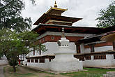 Кьичу-Лакханг, старейший храм в Бутане, основанный тибетским царём Сонгцзеном Гампо, один из 108 монастырей, построенных для обуздания гигантской демоницы, накрывавшей всю территорию Тибета и Бутана. Согласно легенде, соответствует пятке демоницы.