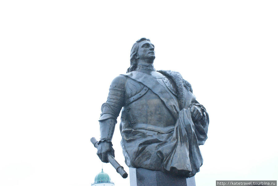 Памятник графу Федору Апраксину Выборг, Россия