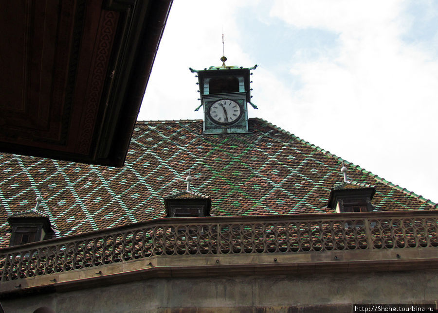 А это просто гармонирующий элемент — черепичная крыша Кольмар, Франция