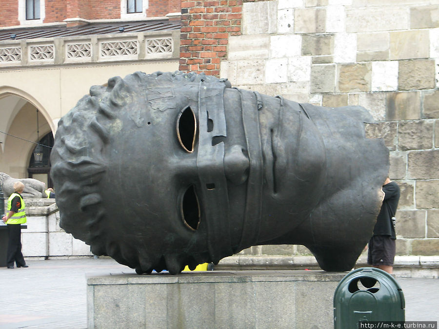 Памятник Связанный Эрос Краков, Польша