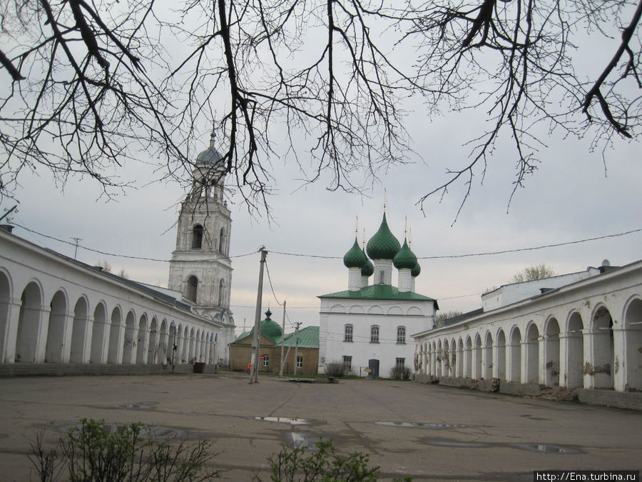 Комплекс Троицкого собора и двух павильонов торговых рядов Пошехонье, Россия