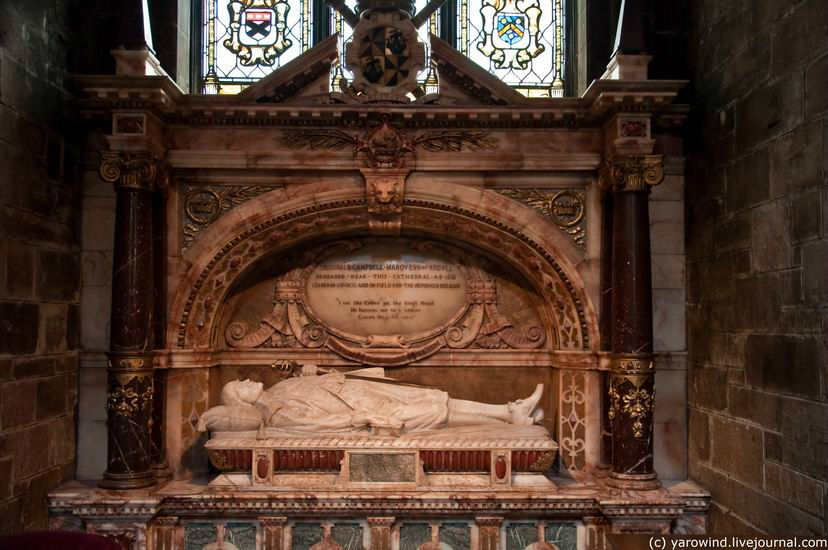 В соборе похоронены Арчибальд Кэмпбелл, Роберт Стивенсон и другие. Эдинбург, Великобритания
