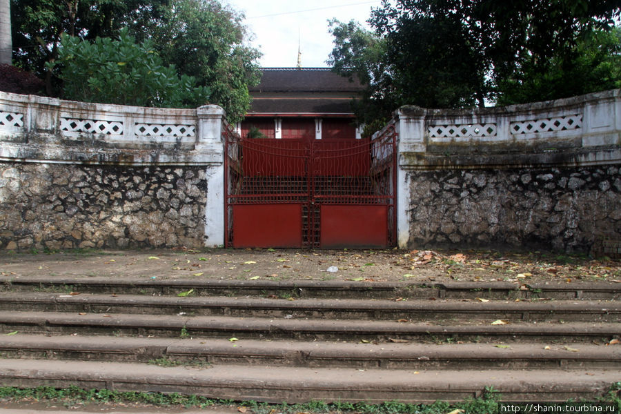 Задний вход в Королевский дворец Луанг-Прабанг, Лаос