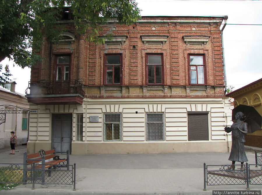 Дом, где прошли детские и юношеские годы актрисы. Весь второй этаж занимала семья Фельдман. Таганрог, Россия