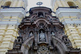 Фасад монастыря — один из лучших барокко в Перу.
