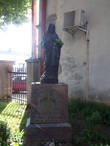 статуя во дворике