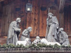 Особенно во время католического рождества, сценки рождения Христа и даров волхвов присутствуют повсеместно на улицах Гардены.
