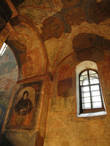 Слева — фреска Игумен Иннокентий Монастырский, XVII в.