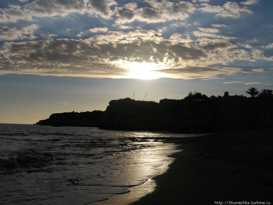 Пляж на закате. Регион Алгарве, Португалия