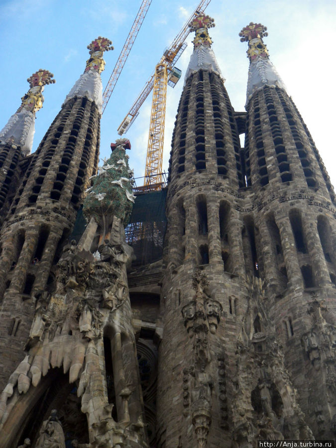 Знаменитый собор Святого семейства Гауди Барселона, Испания