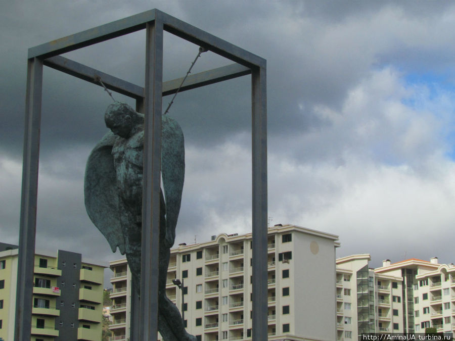 памятник погибшим строителям Фуншал, Португалия