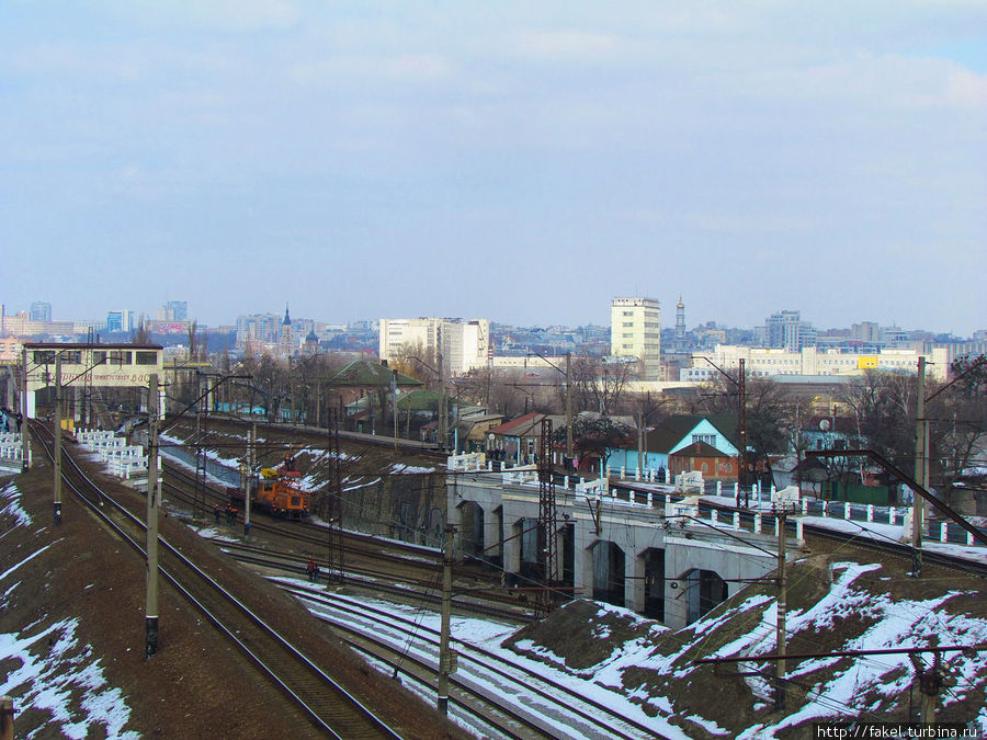 Южный пешеходный мост на Новосёловке, виды с него Харьков, Украина