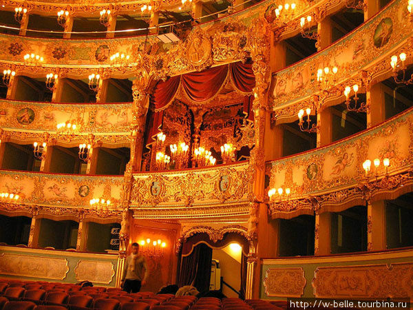 Оперный театр 