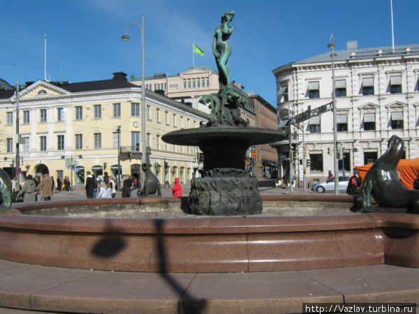 У фонтана Хельсинки, Финляндия