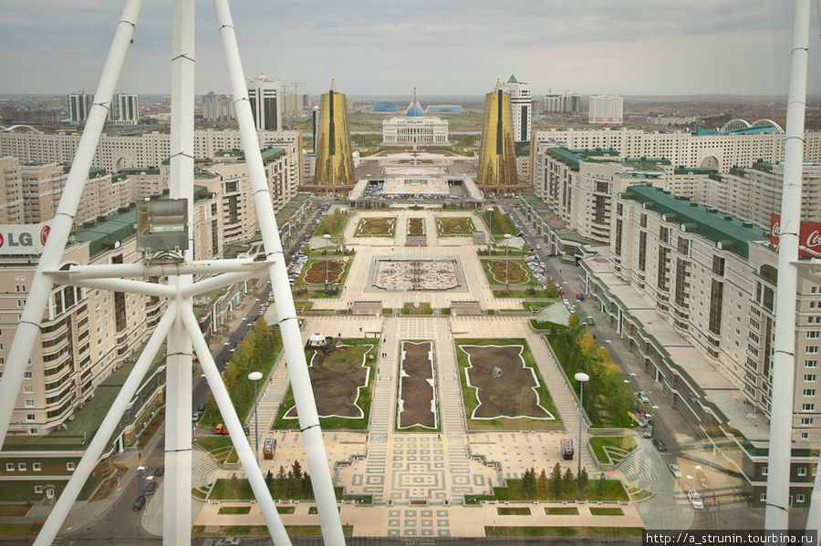 Астана: и толстый слой... небоскребов!..
