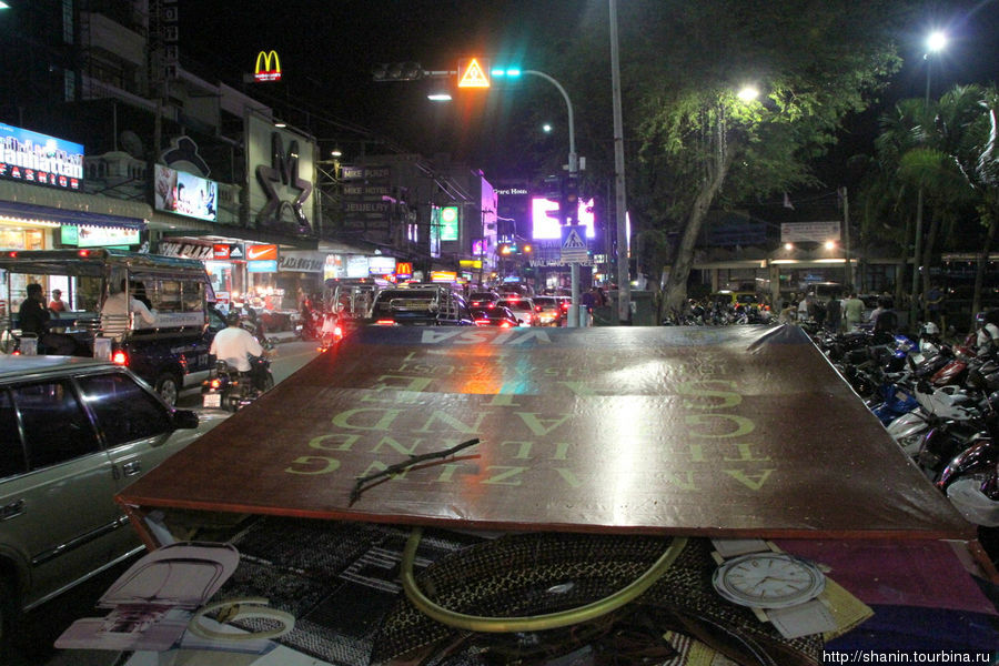 Вечером на набережной Паттайя, Таиланд