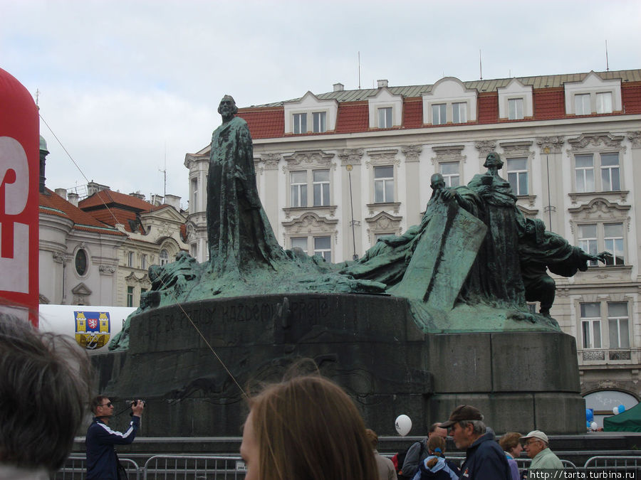 Памятник Яну Гусу, сожженному на этом же месте Прага, Чехия