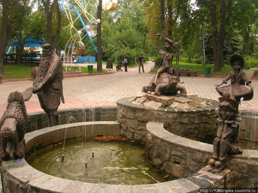 Фонтан в зоопарке Киев, Украина