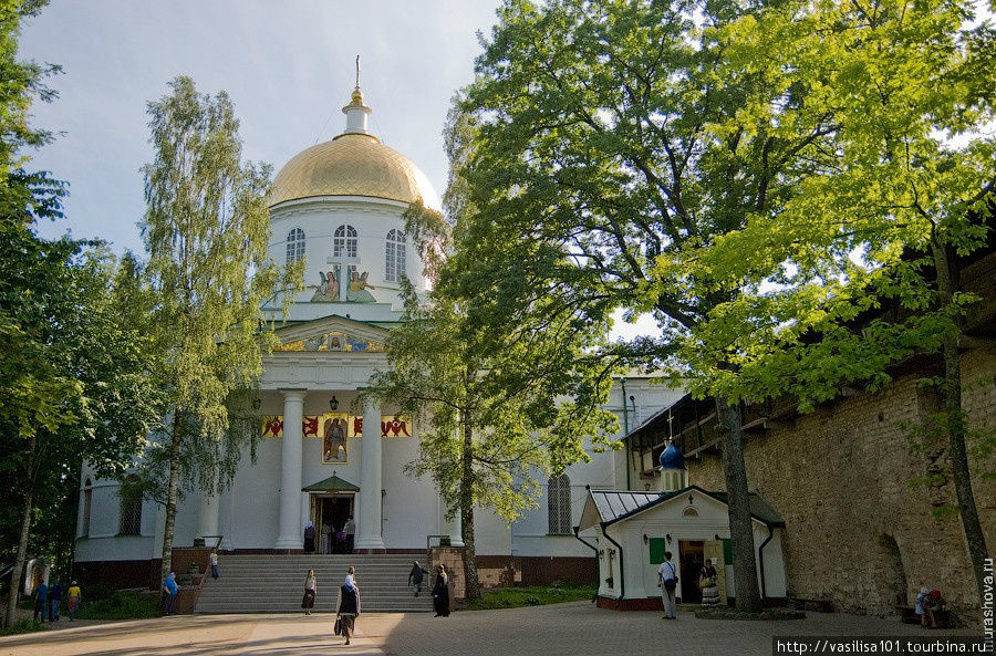 Михайловский собор в монастыре Печоры, Россия