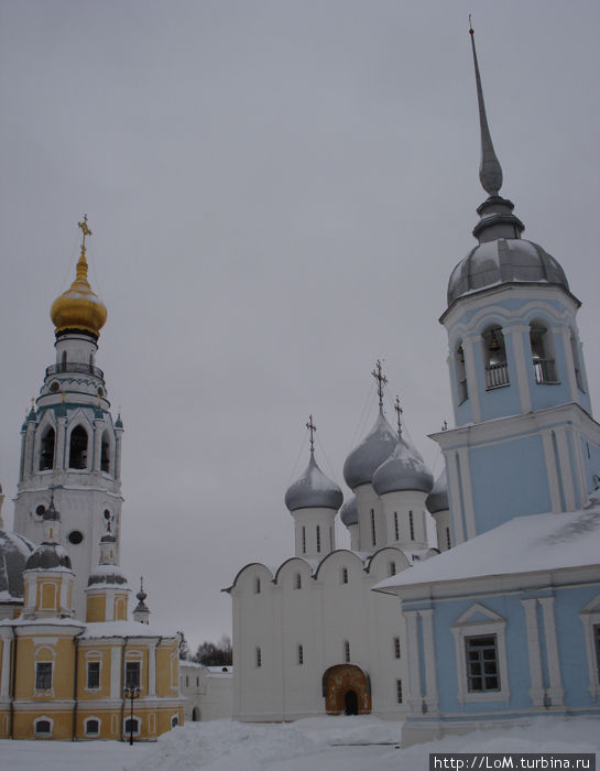 Церковь Иоанна Предтечи в Рощенье, Софийский собор и колокольня. Вологда, Россия