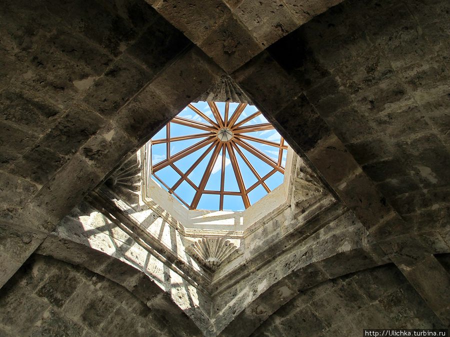 Купол трапезной Агарцин, Армения