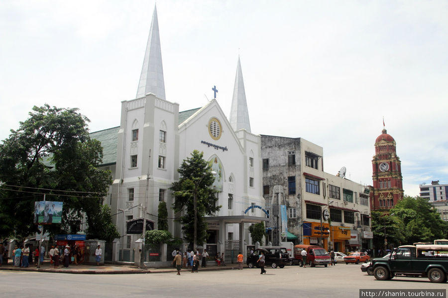 В самом-самом центре города Янгон, Мьянма