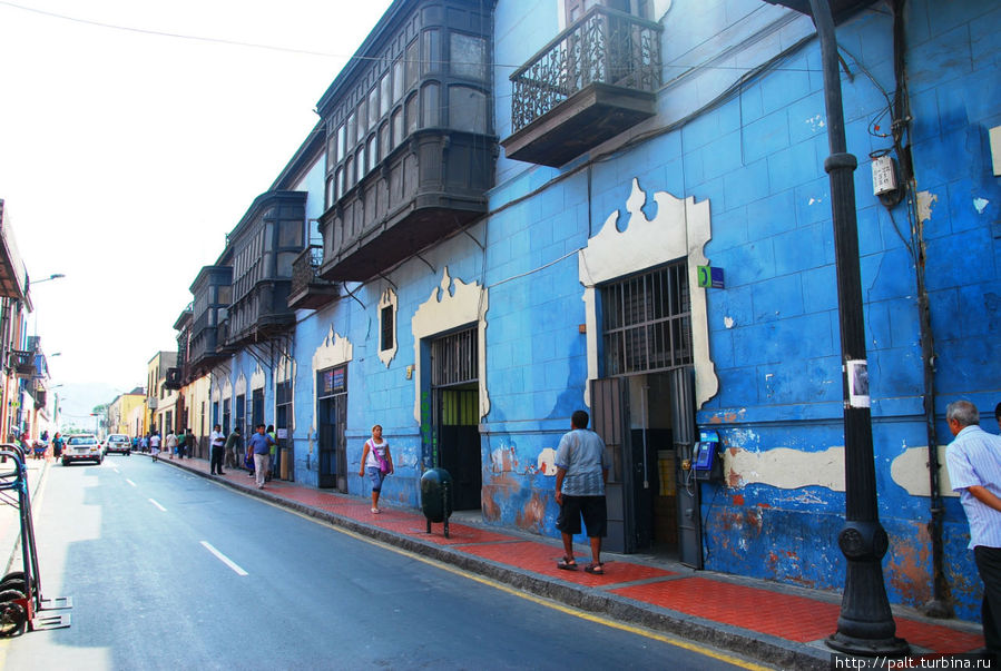 Лиму невозможно представить без таких вот балконов-шкатулок Лима, Перу