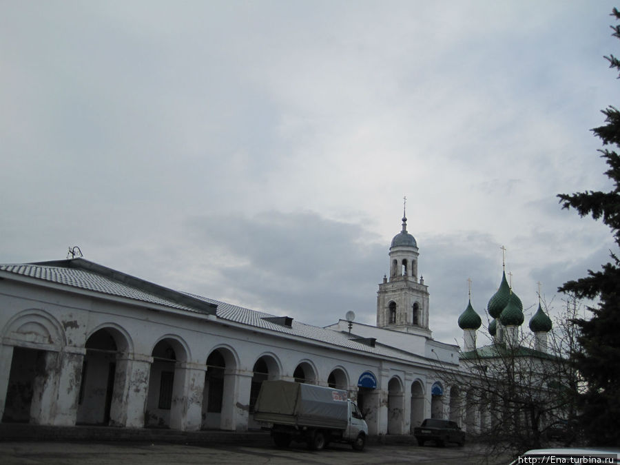 Комплекс торговых рядов и Троицкого собора Пошехонье, Россия