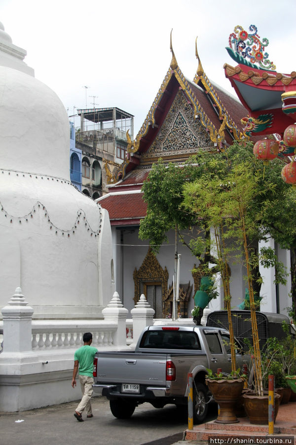 Тайско-китайский монастырь в Чайна-тауне Бангкок, Таиланд