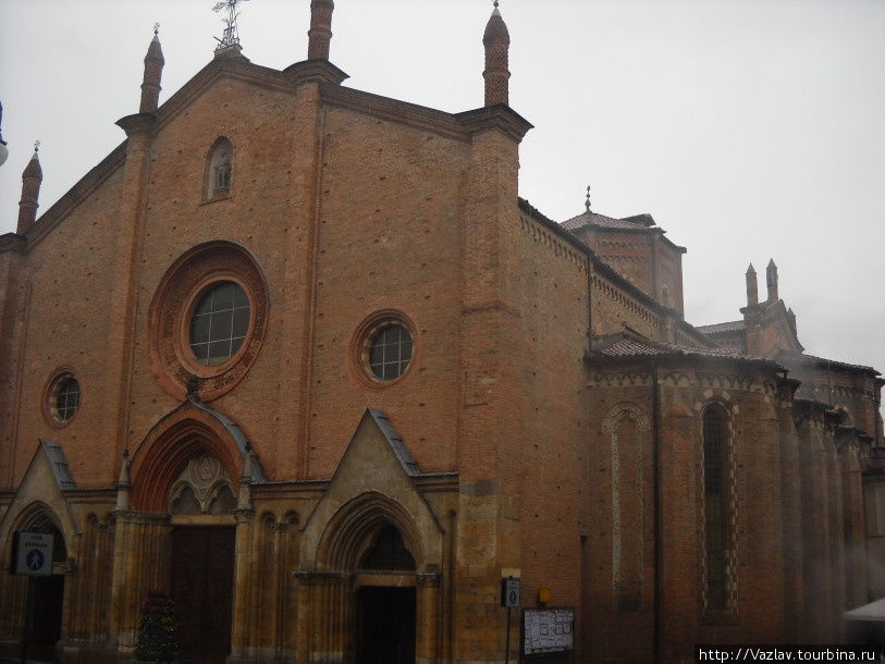 Внешний вид церкви Асти, Италия