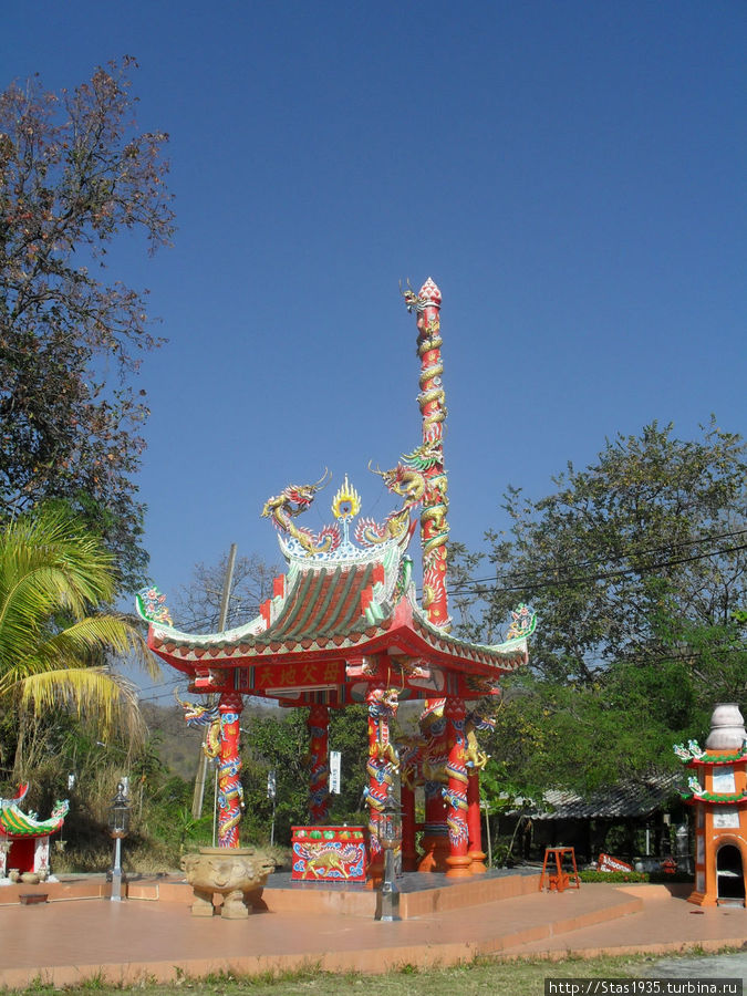 Национальный парк Дои Интханон. Храм в честь местного просветленного монаха. Паттайя, Таиланд