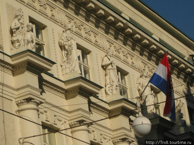 Целая делегация наверху, и флаг будто их символ Загреб, Хорватия