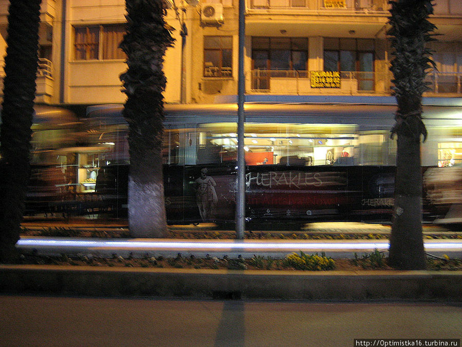 Вечерний трамвай. Анталия, Турция