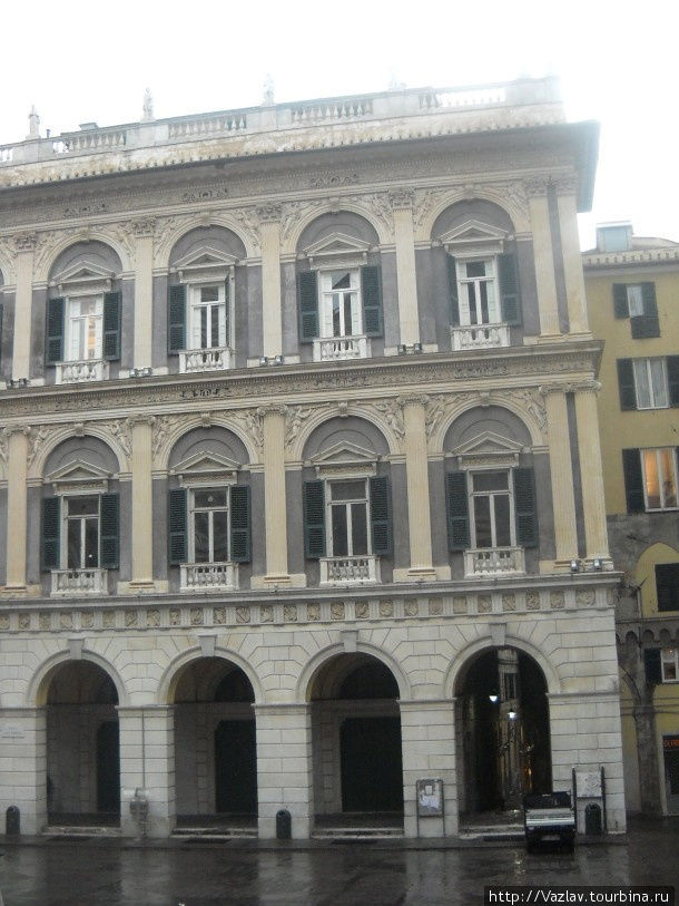 Традиционная структура Генуя, Италия