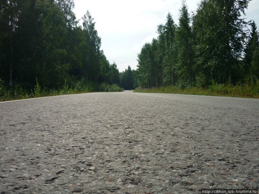 Это считается поселковой дорогой, в России бы так=) Миккели, Финляндия