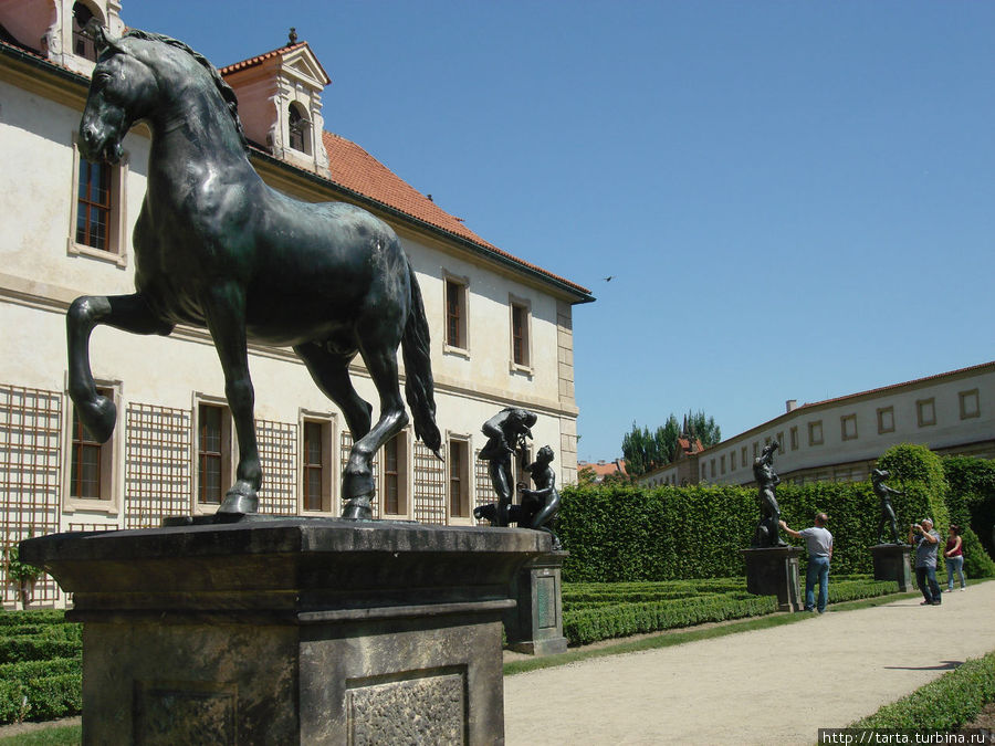 Скульптурная группа вдоль аллеи Прага, Чехия