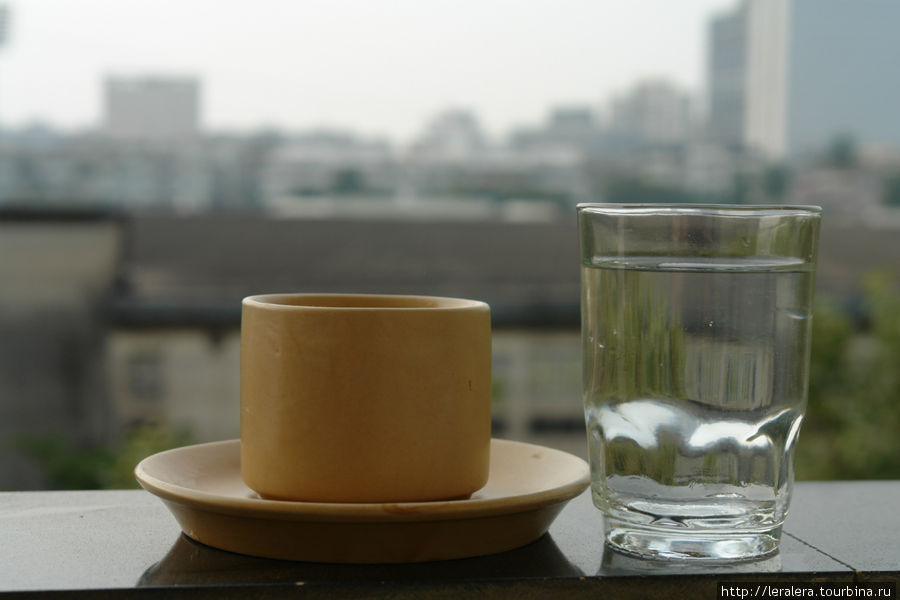 Моя чашка кофе с видом на Колабу Мумбаи, Индия
